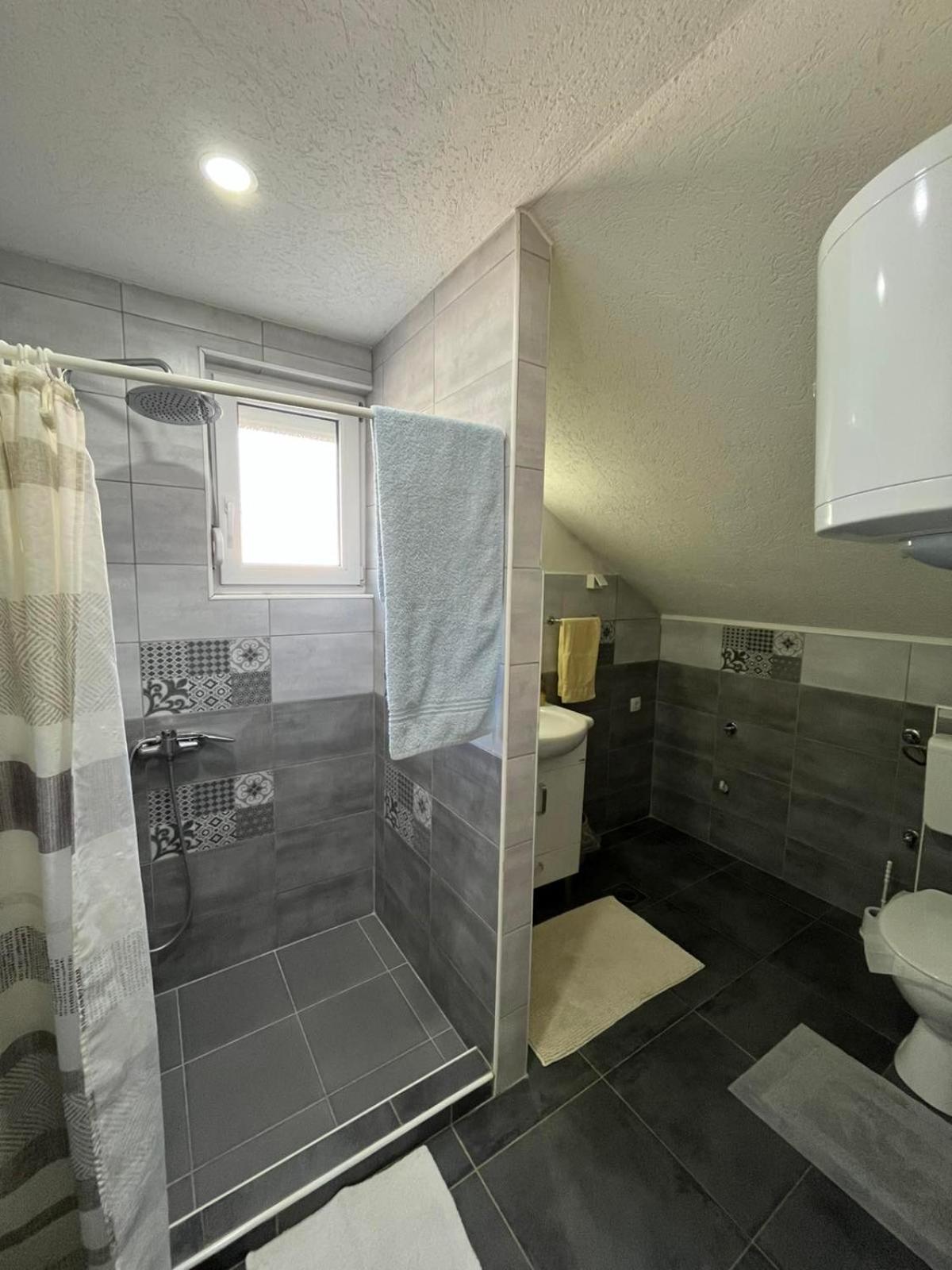 Apartman All Seasons Hotonj Exterior foto